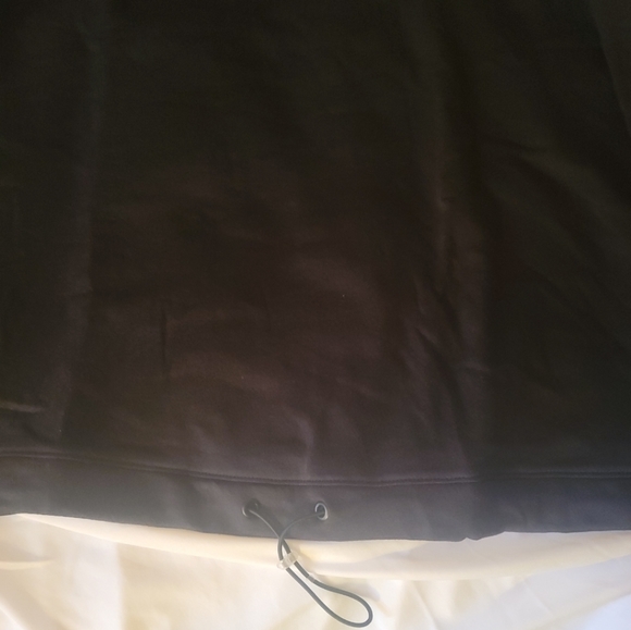 NEW Nike Plus Size Women's Sportswear Pullover Black Crimson Bliss Size (2X) - Picture 3 of 4